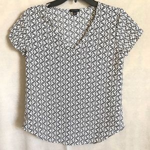 Ann Taylor White Blouse with black patterns //xs//